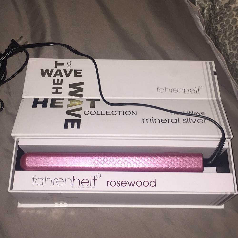 Farenheit flat iron! new ❤️
